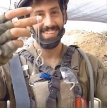 تقرير حقوقي : جيش الاحتلال يسرق وينهب منازل المدنيين بغزة