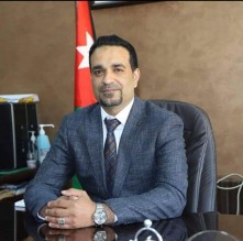 الدكتور عبيد السبايلة والاستاذ احمد رشيد  يباركون ترقية الدكتور ابو رمان