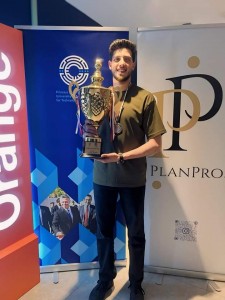 العلوم التطبيقية تبارك لعبدالله العثامنة من كلية تكنولوجيا المعلومات لحصوله على المركز الثاني في بطولة الجامعات الأردنية للألعاب الإلكتر?