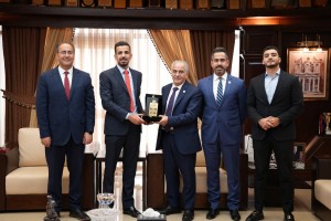 عمان الأهلية تستقبل خرّيجها محمد زعترة الحاصل على وسام جلالة الملك للتميز