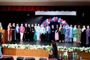 بالصور... د. الحوراني يُكرّم أوائل الثانوية العامة والبريطانية في مجموعة مدارس الجامعة الأولى