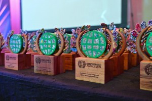 البنك "الاستثماري" يفوز بجائزتين مرموقتين من جوائز الحوكمة البيئية والاجتماعية والمؤسسية العالمية