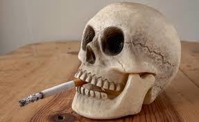 آثار التدخين تبقى في العظام للأبد