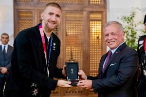 الملك يكرم لاعبين أردنيين حصلوا على ميداليات بمنافسات أولمبية وبارالمبية "من ضمنهم لاعبا عمان الاهلية