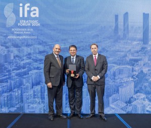 الاتحاد العالمي للأسمدة يمنح شركة مناجم الفوسفات الأردنية الميدالية الذهبية للتميز الصناعي