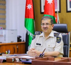 مدير الجمارك يحيل نفسه إلى التقاعد بعد تدخلات بعض الوزراء. كما قال