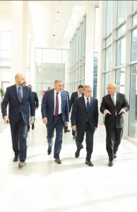 رئيس الوزراء يشهد توقيع اتفاقية شراكة بين "البوتاس" و"البامارل" الأميركية للتوسع في "برومين الأردن"