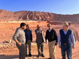 الذنيبات يتفقد عددا من المشاريع الإستثمارية والخدمية ومواقع عمل الفوسفات في العقبة