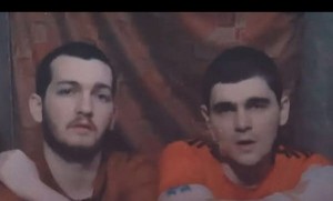 كتائب القسام تنشر تسجيلا بعنوان "الوقت ينفد" يظهر فيه أسيران إسرائيليان لديها