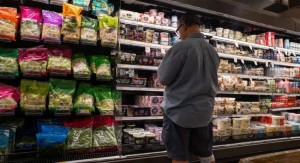 الأميركيون يسارعون لتخزين السلع بعد (الرسوم الجمركية)