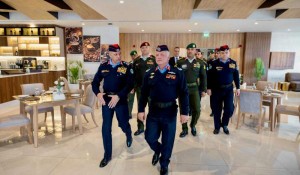 الملك يفتتح نادي ضباط الأمن العام في غمدان