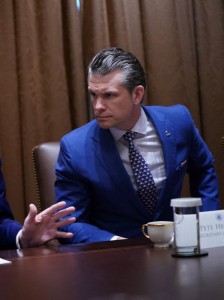 وزير الدفاع الأميركي: الخيار العسكري قائم إذا فشلت المفاوضات مع إيران