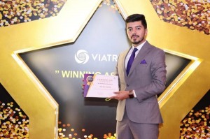 خريج صيدلة عمان الأهلية يحرز لقب أفضل إنجاز لعام 2024 في Viatris العالمية