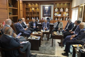 كتلة الأحزاب الوسطية النيابية تزور "الأسواق الحرة الأردنية