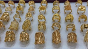 انخفاض أسعار الذهب محليا إلى 67.5 دينارا للغرام