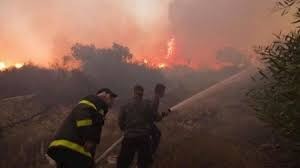 إسرائيل: طائرات الإطفاء لا يمكنها العمل بسبب حالة الطقس