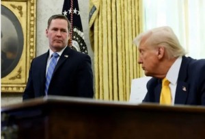 مصادر: ترامب يقيل مستشار الأمن القومي ونائبه