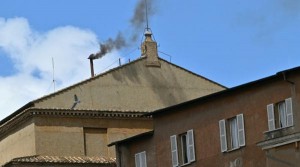 دخان اسود .. الاخفاق بانتخاب بابا جديد في ثاني تصويت