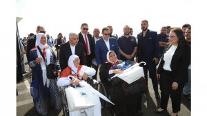 الحجاج والعبادلة..الأخلاق حين ترسم ملامح الرجال باستقبال الحجاج المصريين