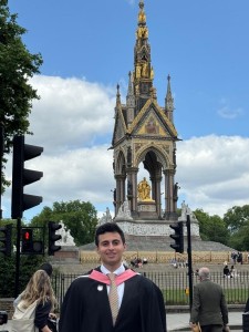 أحمد ماهر الحوراني يحصل على درجة الماجستير من جامعة إمبريال كوليج