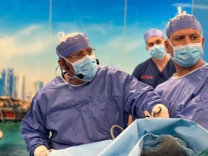 اسم الدكتور محمد خريس يتصدر جراحات السمنة محليا وعربيا.. طبيب "المعجزات" والحالات المعقدة بعلامة 100%