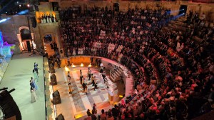 أيمن سماوي يهندس مشهد الافتتاح في جرش بطريقة مبتكرة.. وسماء المدينة تتوهج بالدرون