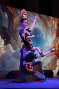 ليلة استثنائية عاشها جمهور الساحة الرئيسية بعروض فنية ثقافية وترفيهية وفعاليات وطنية