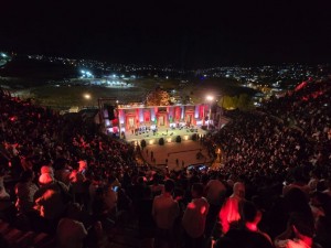 ليلة استثنائية تجمع عيسى الصقار وديانا كرزون في المدرج الجنوبي وسط حضور جماهيري غير مسبوق