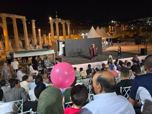 عروض مسرحية على مسرح الصوت والضوء في مهرجان جرش