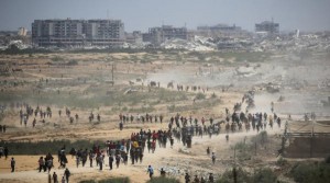 استشهاد 20 فلسطينيا في غزة اثر انقلاب شاحنة مساعدات