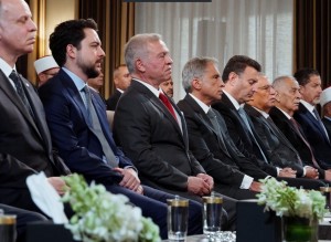 الملك: يا رسولَ الإلهِ أنتَ شفيعي وبِكَ الخَيرُ كلُّه والرَجَاءُ