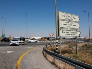 الخارجية تكشف هوية منفذ عملية معبر الكرامة