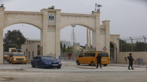 اسرائيل ترجع حافلات المسافرين وتعيد إغلاق معبر الكرامة