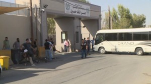 إعادة فتح جسر الملك الحسين (معبر الكرامة) بعد إغلاقه الأحد