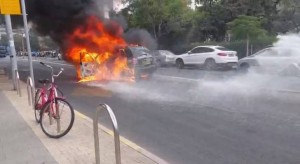 إعلام إسرائيلي: إصابات بانفجار سيارة في تل أبيب