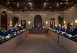 رؤساء الحكومات الحاضرون للقاء الملك (أسماء)