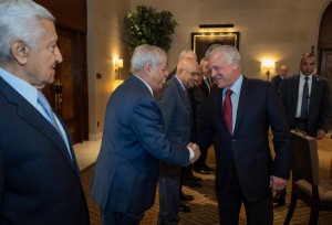 الملك لرؤساء وزراء سابقين: الأردن على أتم الاستعداد لحماية سيادته وأمنه