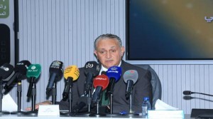 وزير البيئة عن القاء النفايات: من لا يرده وعيه ترده المخالفة