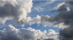 الثلاثاء .. أجواء معتدلة وفرصة ضعيفة لزخات مطر خفيفة شمال ووسط المملكة