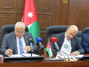 مذكرة تفاهم بين "العمل" و"تجارة الأردن" لتوفير عمالة غير أردنية للقطاع التجاري مقابل تشغيل أردنيين