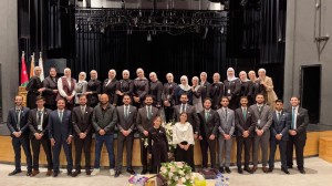 فريق  “إحنا بخير” يحتفل بمرور عشرة أعوام ويدعو إلى تعزيز دعم العمل التطوعي