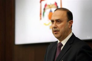 المومني : الأجهزة الأمنية تنفذ مداهمة أمنية لخارجين عن القانون في لواء الرمثا