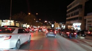 ازدحامات مرورية خانقة في "الجمعة البيضاء" بعمان