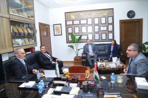 محاضرة متخصصة في جامعة البترا حول إدارة الشركات العائلية