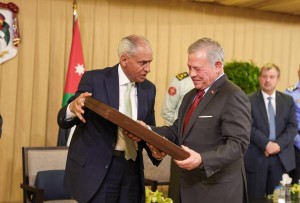 الملك يلتقي مجموعة من رفاق السلاح المتقاعدين