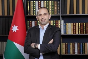 الكرسي والمسؤول من يصنع من..!     بقلم : هاني الدباس