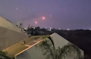 حزب الله يدخل على خط المواجهة ويطلق صواريخ تجاه إسرائيل