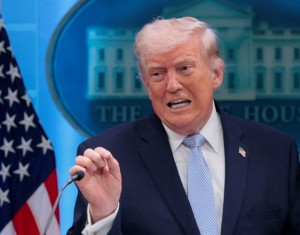 ترامب: بدأنا عملية فتح مضيق هرمز